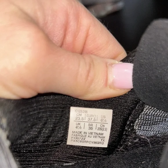 Asics Novablast Sneakers 6.5 - Picture 4 of 6